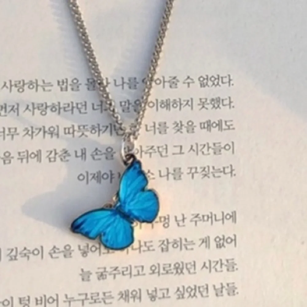 Blue Butterfly Necklace! brand new! Gorgeous gift - Picture 1 of 3